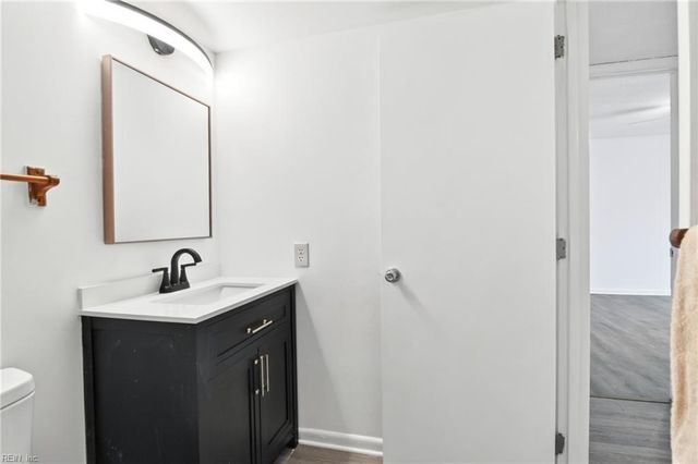 149 Windsor Castle Dr Apt E, Newport News, VA 23608