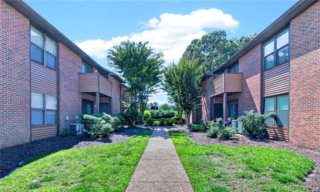 149 Windsor Castle Dr Apt E, Newport News, VA 23608