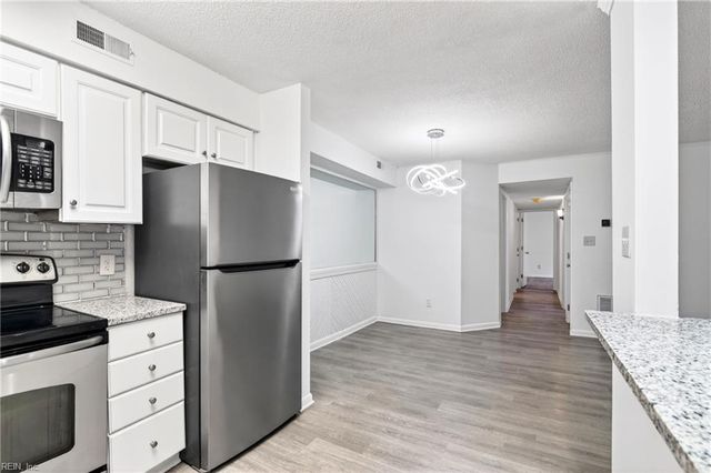 149 Windsor Castle Dr Apt E, Newport News, VA 23608