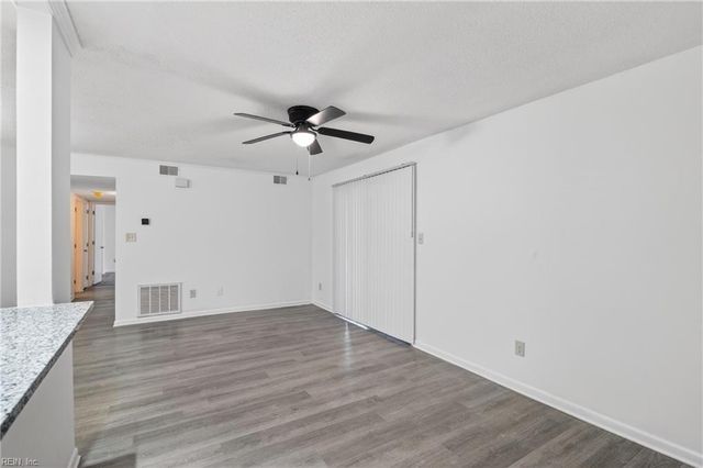 149 Windsor Castle Dr Apt E, Newport News, VA 23608