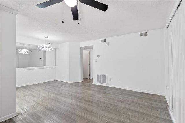 149 Windsor Castle Dr Apt E, Newport News, VA 23608
