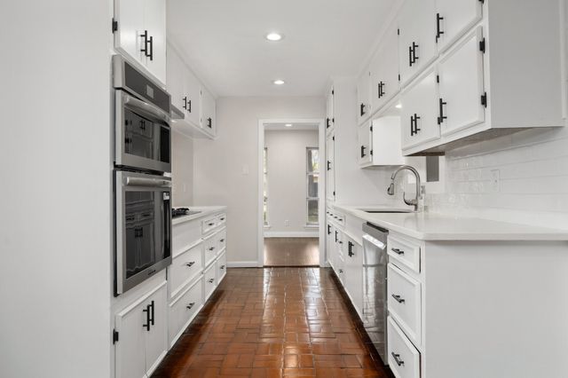 501 Tanglewood Drive S, Irving, TX 75061