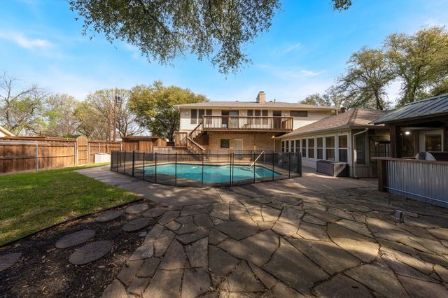 501 Tanglewood Drive S, Irving, TX 75061