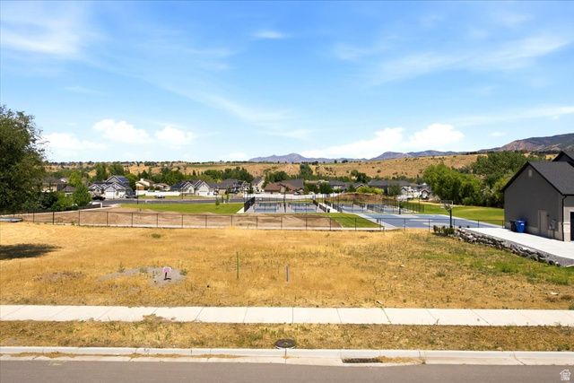 532 E IRIS LN, South Weber, UT 84405
