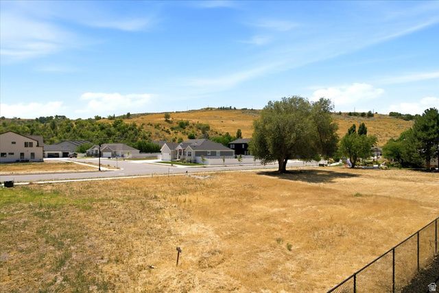 532 E IRIS LN, South Weber, UT 84405