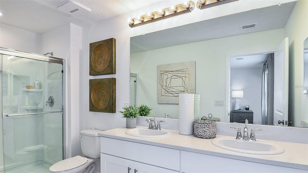 Image 12 of property listing at 7631 WATERSCAPE DRIVE, Groveland, FL 34736