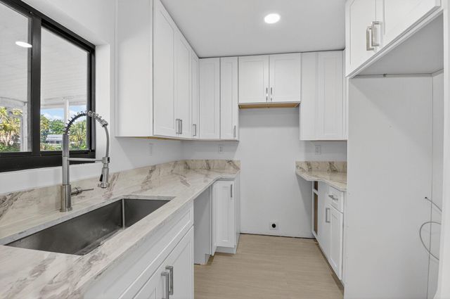 122 SW 9th Avenue, Delray Beach, FL 33444