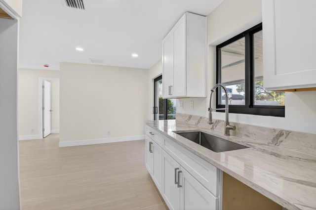 122 SW 9th Avenue, Delray Beach, FL 33444