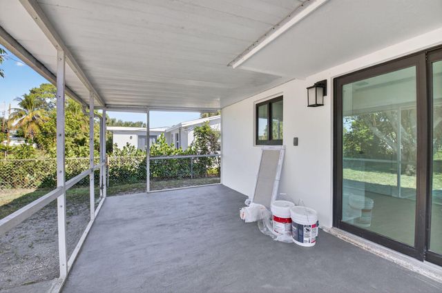 122 SW 9th Avenue, Delray Beach, FL 33444