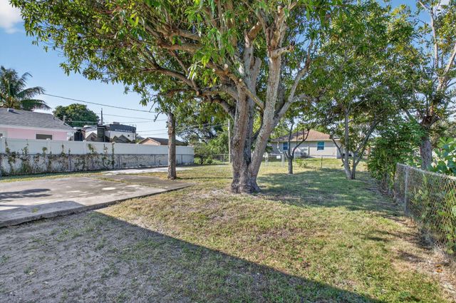 122 SW 9th Avenue, Delray Beach, FL 33444