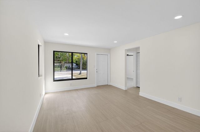 122 SW 9th Avenue, Delray Beach, FL 33444