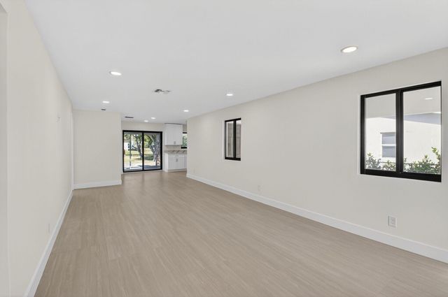 122 SW 9th Avenue, Delray Beach, FL 33444