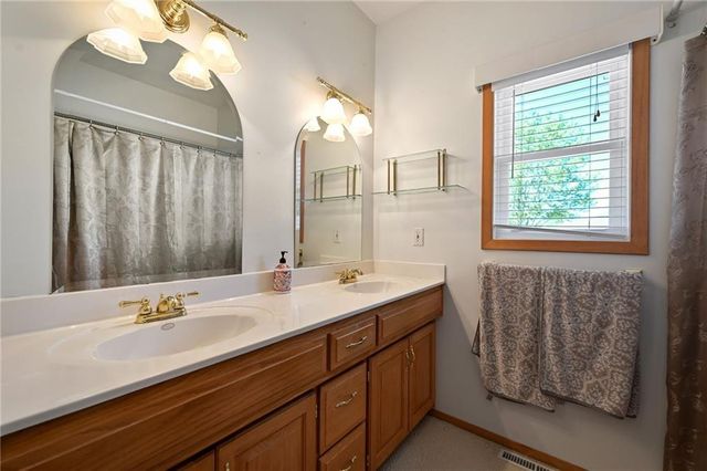 36404 E County Line Road, Lone Jack, MO 64070