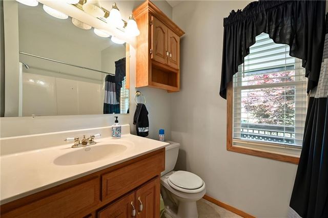 36404 E County Line Road, Lone Jack, MO 64070