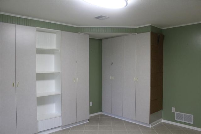 36404 E County Line Road, Lone Jack, MO 64070