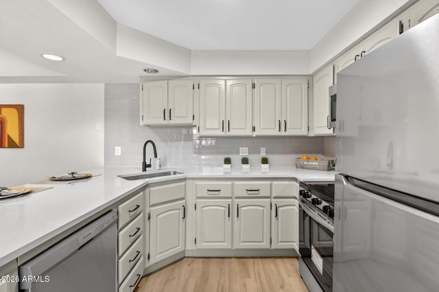 7220 E MARY SHARON Drive 111, Scottsdale, AZ 85266