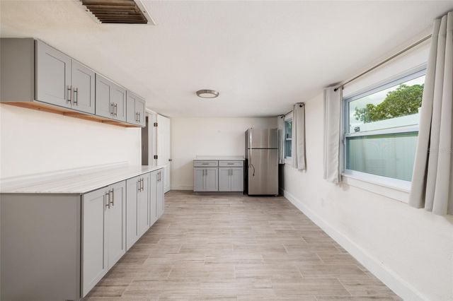 1903 30TH AVENUE N, St Petersburg, FL 33713
