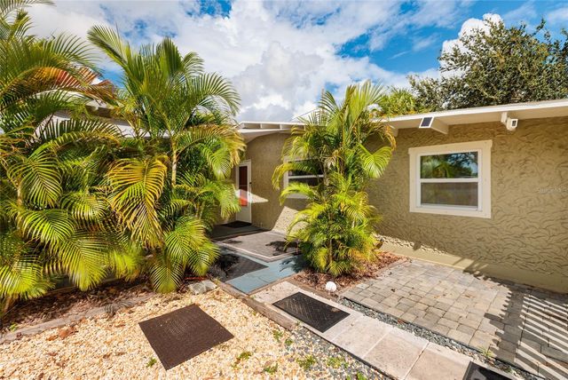 1903 30TH AVENUE N, St Petersburg, FL 33713