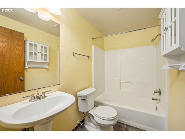 4351 ELDERBERRY St, Springfield, OR 97478