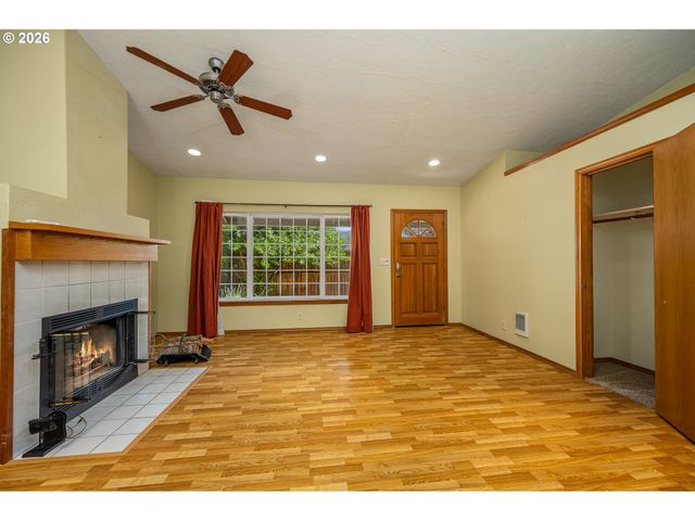 4351 ELDERBERRY St, Springfield, OR 97478