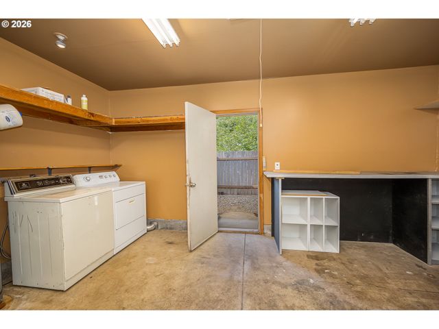 4351 ELDERBERRY St, Springfield, OR 97478