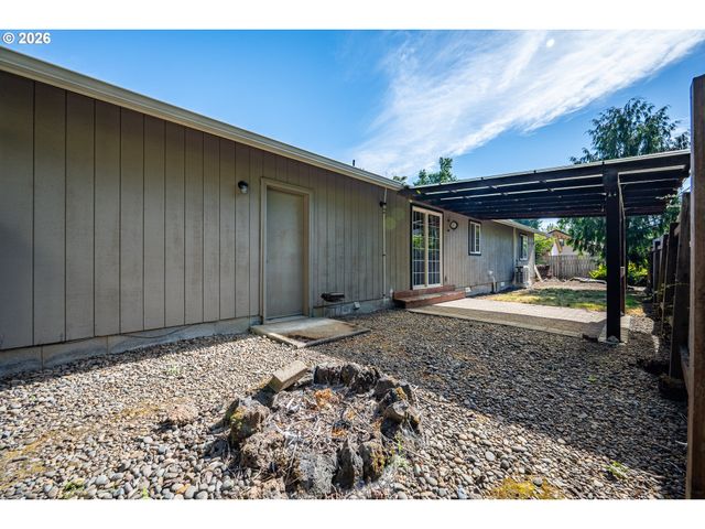 4351 ELDERBERRY St, Springfield, OR 97478