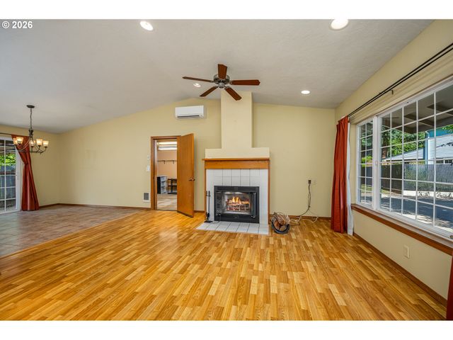 4351 ELDERBERRY St, Springfield, OR 97478