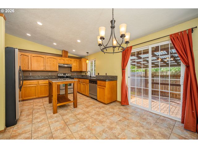 4351 ELDERBERRY St, Springfield, OR 97478