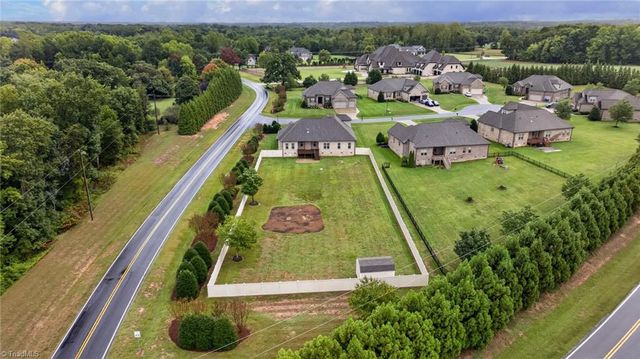 8202 Fortana Court, Kernersville, NC 27284