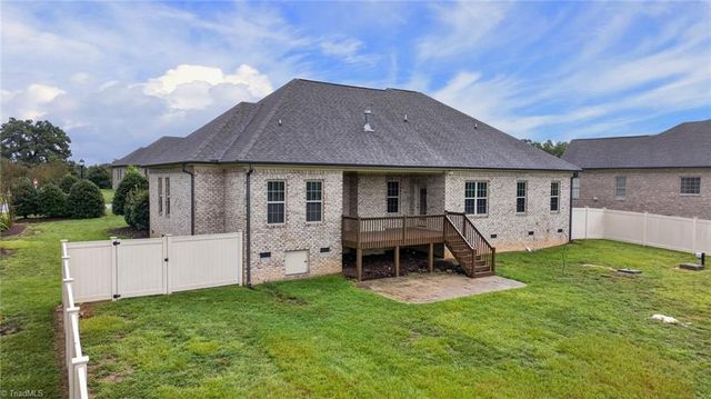 8202 Fortana Court, Kernersville, NC 27284