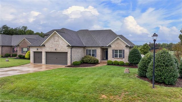 8202 Fortana Court, Kernersville, NC 27284