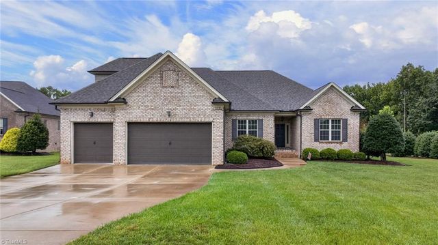 8202 Fortana Court, Kernersville, NC 27284