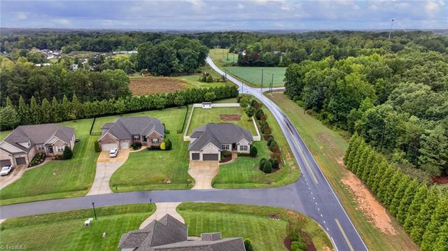 8202 Fortana Court, Kernersville, NC 27284