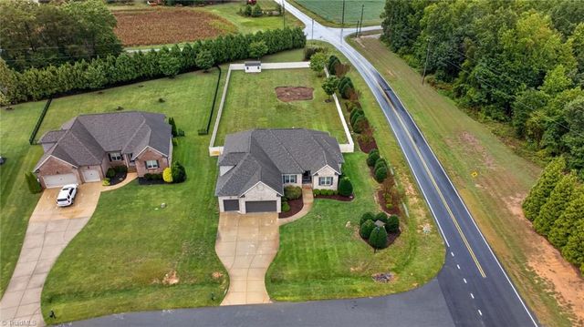 8202 Fortana Court, Kernersville, NC 27284