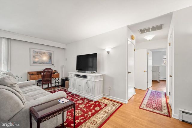 2527 TULIP LN, Feasterville Trevose, PA 19053