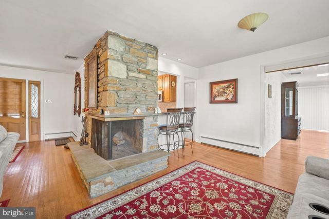 2527 TULIP LN, Feasterville Trevose, PA 19053