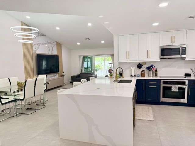 4929 W Lakes Drive, Deerfield Beach, FL 33442