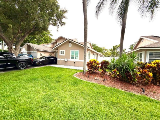 4929 W Lakes Drive, Deerfield Beach, FL 33442