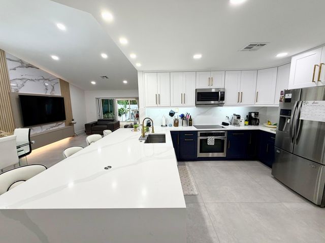 4929 W Lakes Drive, Deerfield Beach, FL 33442
