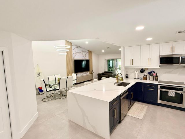 4929 W Lakes Drive, Deerfield Beach, FL 33442