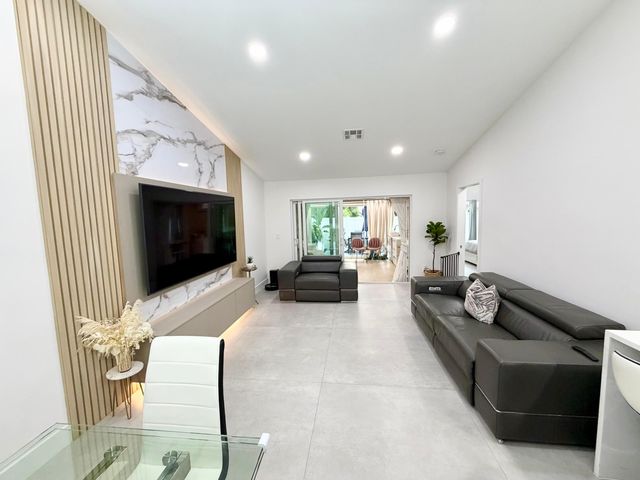 4929 W Lakes Drive, Deerfield Beach, FL 33442