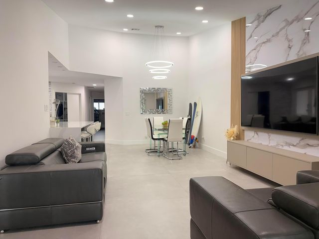 4929 W Lakes Drive, Deerfield Beach, FL 33442