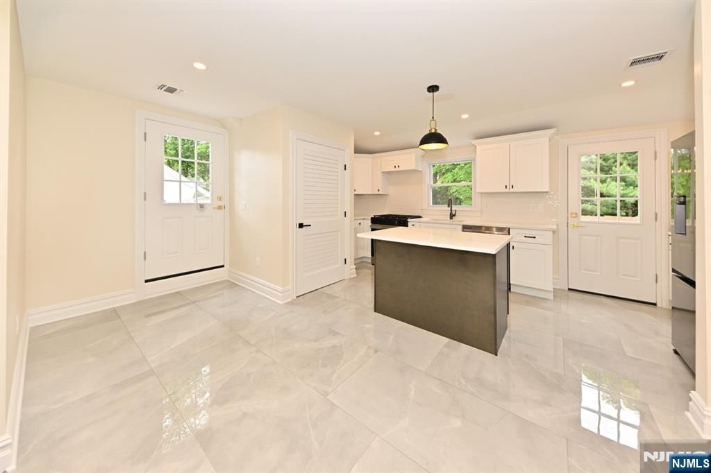 190 Madison Avenue 2, Midland Park, NJ 07432