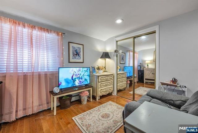 17 Canterbury Road, Ringwood, NJ 07456