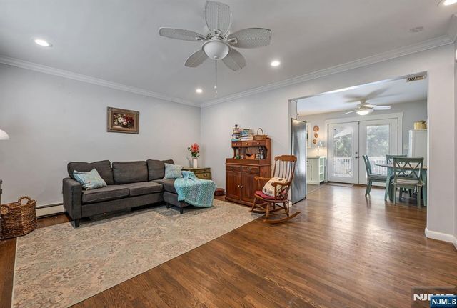 17 Canterbury Road, Ringwood, NJ 07456
