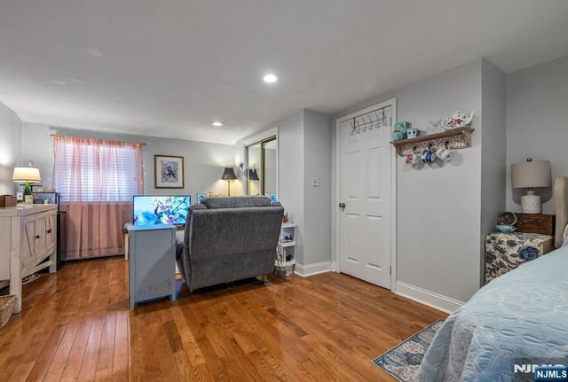 17 Canterbury Road, Ringwood, NJ 07456