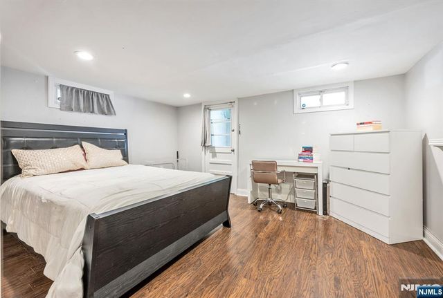 17 Canterbury Road, Ringwood, NJ 07456