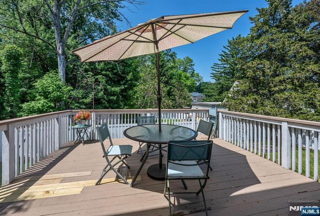 17 Canterbury Road, Ringwood, NJ 07456