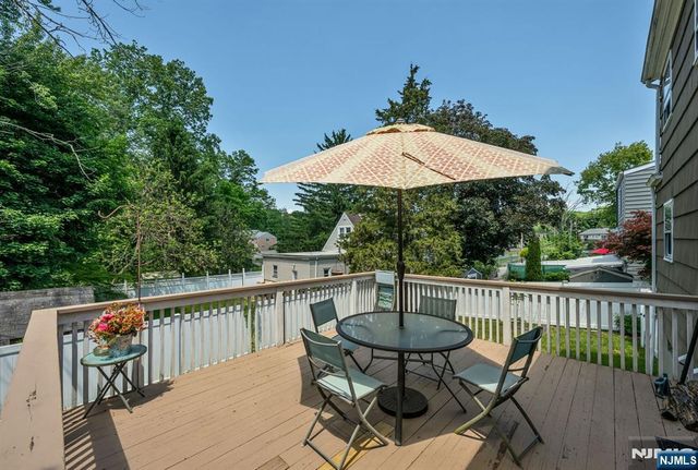 17 Canterbury Road, Ringwood, NJ 07456