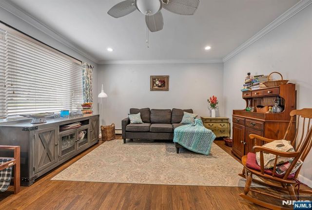 17 Canterbury Road, Ringwood, NJ 07456